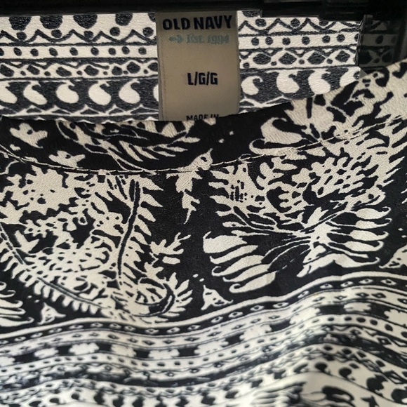 Old Navy Women's Black and White Paisley Shirt - Picture 4 of 4